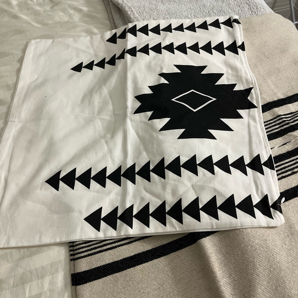 Woven nook pillow cover.